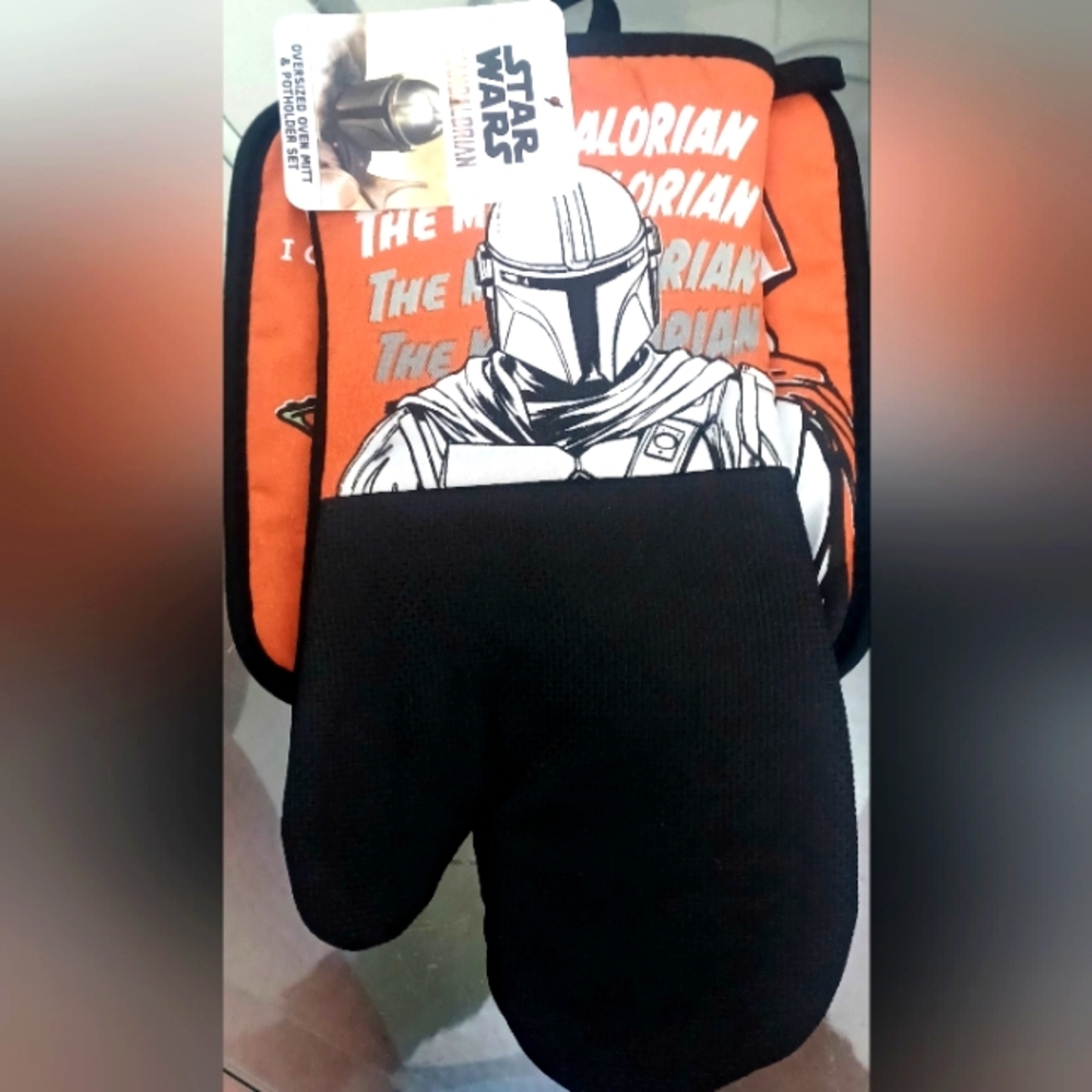 Mandalorian oven mitt / pot holder set
